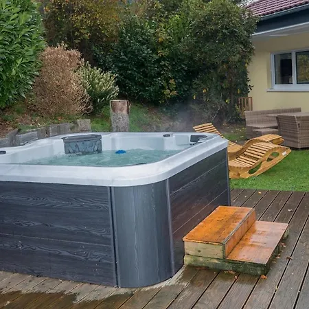 Vakantiehuis Whirlpool, Billiard, Sauna! Lacher
